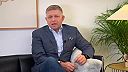 Hádajte na koho Robert naráža? No áno na Tchorčoka