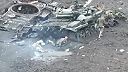 FPV dron zasiahol zničený tank