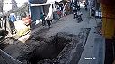 Keď v Indii vykopú úrady hlbokú jamu, no zabudnú ju označiť