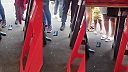 Prilepil o zem mobil, aby zistil, koľkí ľudia sa ho pokúsia ukradnúť