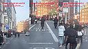 Takto sa kradnú ľudom telefóny na známej londýnskej ulici Oxford street