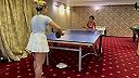 Tina a Nana sa učia hrať pingpong