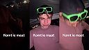 Keď sa nikde neuchytí, bude aspoň hltať párky (NECHUTNÉ)
