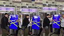 Boxer testuje nezničiteľnú telku