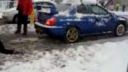 Auto potiahlo tažký kamión