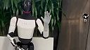 Elon Musk predviedol pokročilú ruku humanoidného robota Tesla Optimus