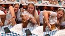 Mladá blondína ukázala počas oktoberfestu svoje kvality