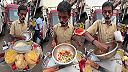Verte mi, zadok si utieram druhou rukou! (street food v Indii)