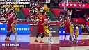 Čínska basketbalistka meria 225 cm, bránenie súperkou vyzerá celkom komicky