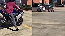 Nevieš jazdiť na motorke? Ja ťa to naučím! (urobím z teba invalida)