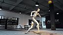 Čínsky humanoidný robot Unitree trénuje kung fu
