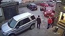 Nikto z nich nečakal, že sa niečo takéto stane (blázon v Land Rover-i)
