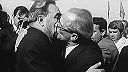 Leonid Brežnev a Erich Honecker – horúce zblíženie dvoch politikov