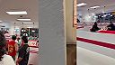 Dobrá nálada v reštaurácii In-N-Out počas búrky v Arizone