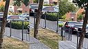 Miestni obyvatelia zadržali polonahého muža vyhrážajúceho sa ľuďom v Dubline