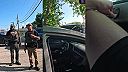 Agenti ICE v Chicagu konfrontujú dvoch mužov, ktorí ich sledovali a nahrávali