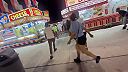 Divoké bitky na výstave v Wisconsine: Policajti napadnutí, rodiny utekajú