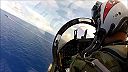 Pristávací manéver F/A-18 Hornet na lietadlovej lodi USS Abraham Lincoln