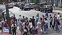 Príslušník polície zachránil vodiča SUV, ktorý stratil vedomie na križovatke