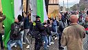 Pro-palestínski aktivisti rozvinuli obrovskú vlajku Palestíny