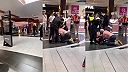Tínedžer sa v Melbourne pustil do potýčky so starším strážnikom