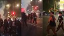 Demonštranti v Bandungu zaútočili na policajné vozidlo a zapálili ho
