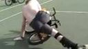 Chlap vs. bicykel