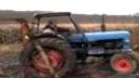 video Zapadnutý traktor
