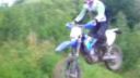 Nevydarený skok na motorke