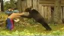 video Napadnutá medveďom