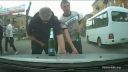 video Ruskí opilci vs. vodič auta