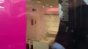 Muž zničil predajňu T-Mobile