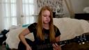 13 ročné dievča a gitara