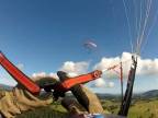 Keď sa zrazí rogalo s paragliderom