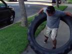 Hula Hooping s traktorovou pneumatikou