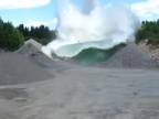 Malá tsunami po výbuchu