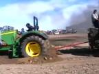 Súboj traktorov: moderný vs. parný