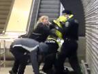 Mestská polícia a potýčka v metre