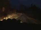 Rally auto pohľad z prvej osoby v noci