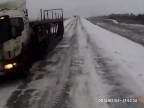 Za nehodou stál sneh a neposlušní vodiči