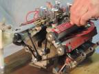 Miniatúrny V8 motor pre modely