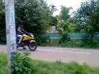 Macher z Indie na motorke
