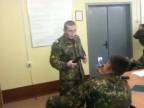 Ruský vojak na sebe vyskúša paralyzér