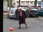 Stará mama futbalistka