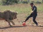 Futbal s kráľom zvierat
