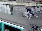 Šialený Francúz a jeho skok na idúce metro