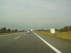 Kamionista zaspal na diaľnici (Poľsko)