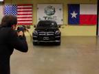 AK-47 vs. obrnený Mercedes Benz triedy B6+