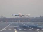 Núdzové pristátie Boeingu 747 na letisku Gatwick