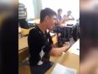 Luskáčik dostal záchvat smiechu (Rusko)